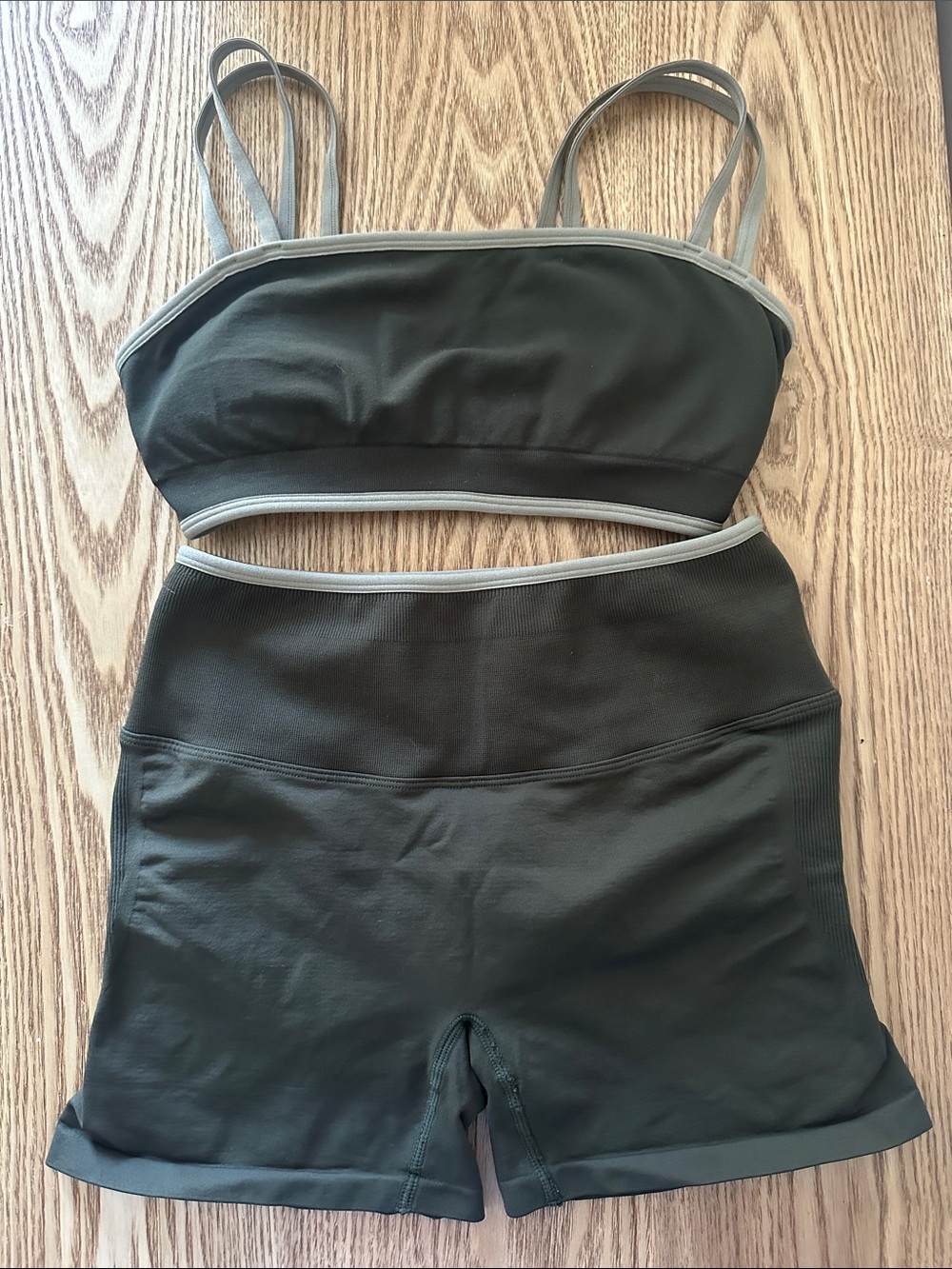 Fabletics Seamless Low Impact Bra and Scrunch Shorts 4”